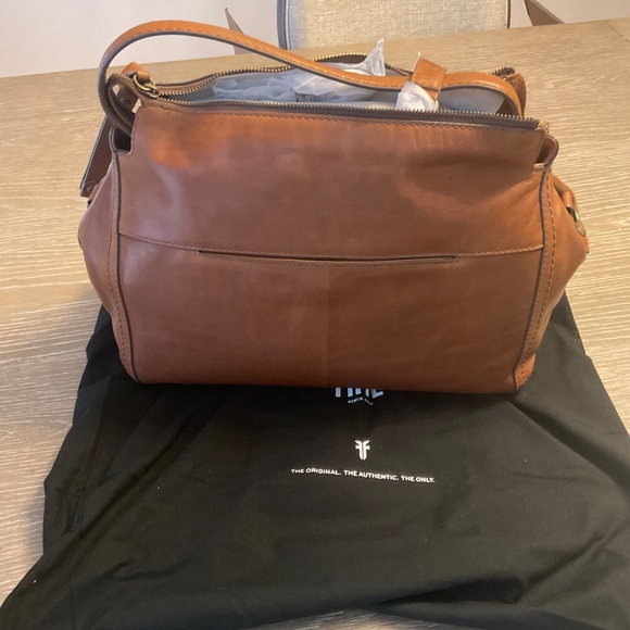 New Frye Melissa shoulder bag made of genuine antique pull-up leather. - Picture 5 of 6